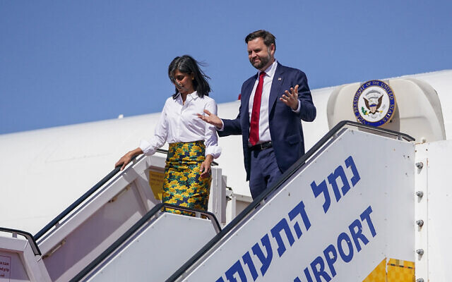 US Vice President JD Vance (R) and Second Lady Usha Vance disembark from their plane upon arriving at Ben Gurion Airport in Tel Aviv on October 21, 2025 (Nathan HOWARD / POOL / AFP) US Vice President JD Vance (R) and Second Lady Usha Vance disembark from their plane upon arriving at Ben Gurion Airport in Tel Aviv on October 21, 2025 (Nathan HOWARD / POOL / AFP)