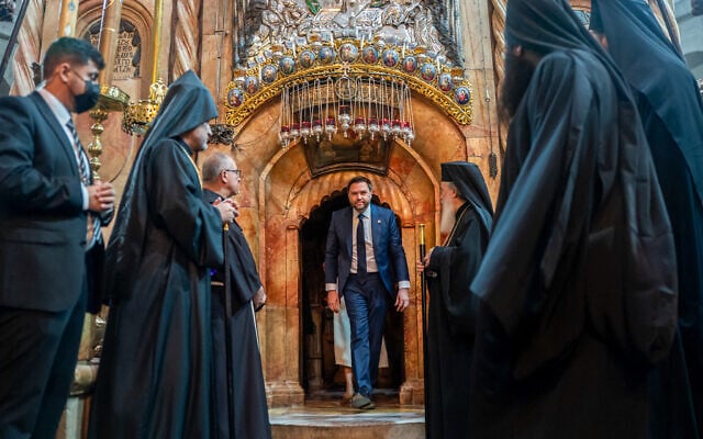 US Vice President JD Vance tours the Church of the Holy Sepulchre in the Old City of Jerusalem on October 23, 2025. (Nathan HOWARD / POOL / AFP)