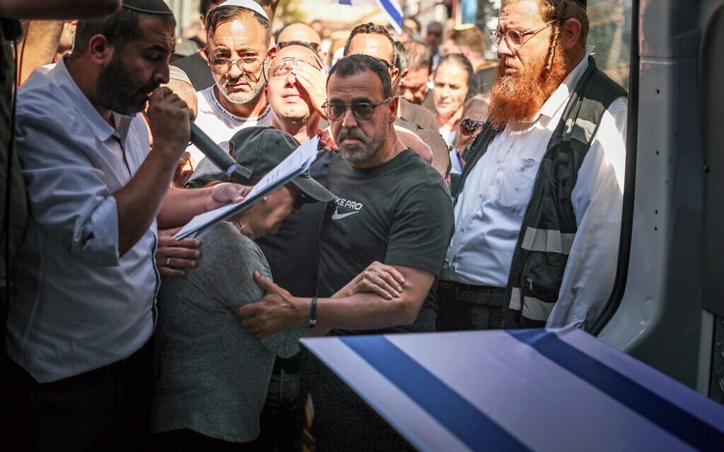 Former hostage Eli Sharabi takes part in the funeral procession of brother Yossi Sharabi, who was killed in captivity after being taken hostage during the October 7, 2023 attacks, in the central city of Rishon Letzion on October 27, 2025 (FADEL SENNA / AFP)