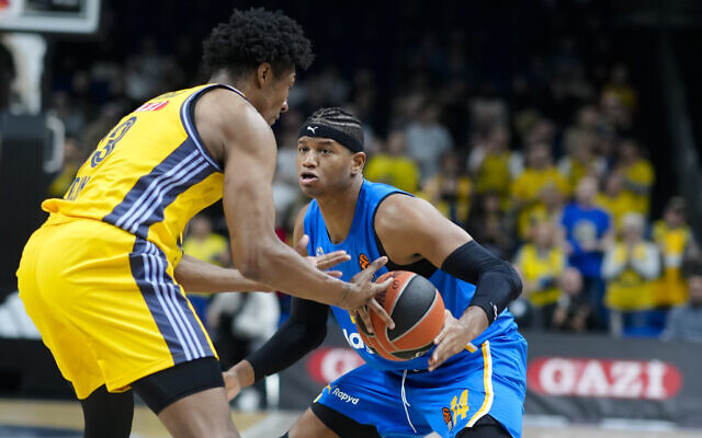 Berlin's David McCormack, left, and Tel Aviv's Jasiel Rivero challenge for the ball during the Basketball EuroLeague match between Alba Berlin and Maccabi Tel Aviv in Berlin, Germany, November 28, 2024. (AP Photo/Markus Schreiber)