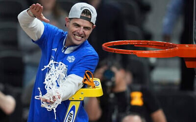 Florida head coach Todd Golden does the Gator Chomp after cutting down the net after defeating Texas Tech in the Elite Eight of the NCAA college basketball tournament, Saturday, March 29, 2025, in San Francisco. (AP/Marcio Jose Sanchez)