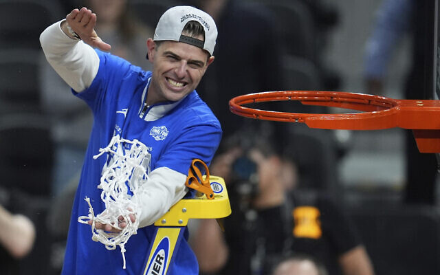 Florida head coach Todd Golden does the Gator Chomp after cutting down the net after defeating Texas Tech in the Elite Eight of the NCAA college basketball tournament, Saturday, March 29, 2025, in San Francisco. (AP/Marcio Jose Sanchez)