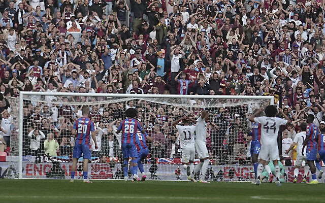 Aston Villa fans react after a near-miss during the English FA Cup Semi Final soccer match between Crystal Palace and Aston Villa , at Wembley Stadium in London, April 26, 2025. AP Photo/Dave Shopland) Aston Villa fans react after a near-miss during the English FA Cup Semi Final soccer match between Crystal Palace and Aston Villa , at Wembley Stadium in London, April 26, 2025. AP Photo/Dave Shopland)