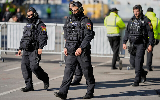Illustrative: German police officers walks at the Oktoberfest that stays closed after a bomb threatening in Munich, Germany, October 1, 2025. (AP Photo/Matthias Schrader)