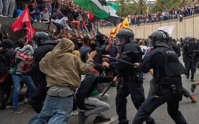 Police clash with pro-Palestinian, anti-Israel demonstrators during a protest in Barcelona, Spain, on October 2, 2025, in solidarity with the Global Sumud Flotilla after ships were intercepted by the Israeli navy. (AP/Emilio Morenatti)