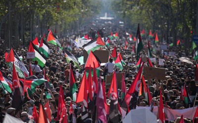 Pro-Palestinian, anti-Israel demonstrators rally during a protest in Barcelona, Spain, October 4, 2025. (AP/Emilio Morenatti)