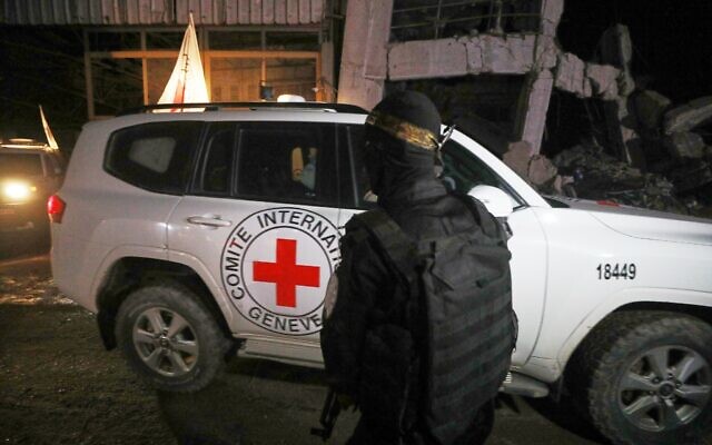 Illustrative: A gunman wearing the uniform of the al-Qassam Brigades, the military wing of Hamas, stands guard as Red Cross vehicles transporting hostages' remains leave for Israel, in Gaza City, Tuesday, October 14, 2025. (AP Photo/Yousef Al Zanoun)