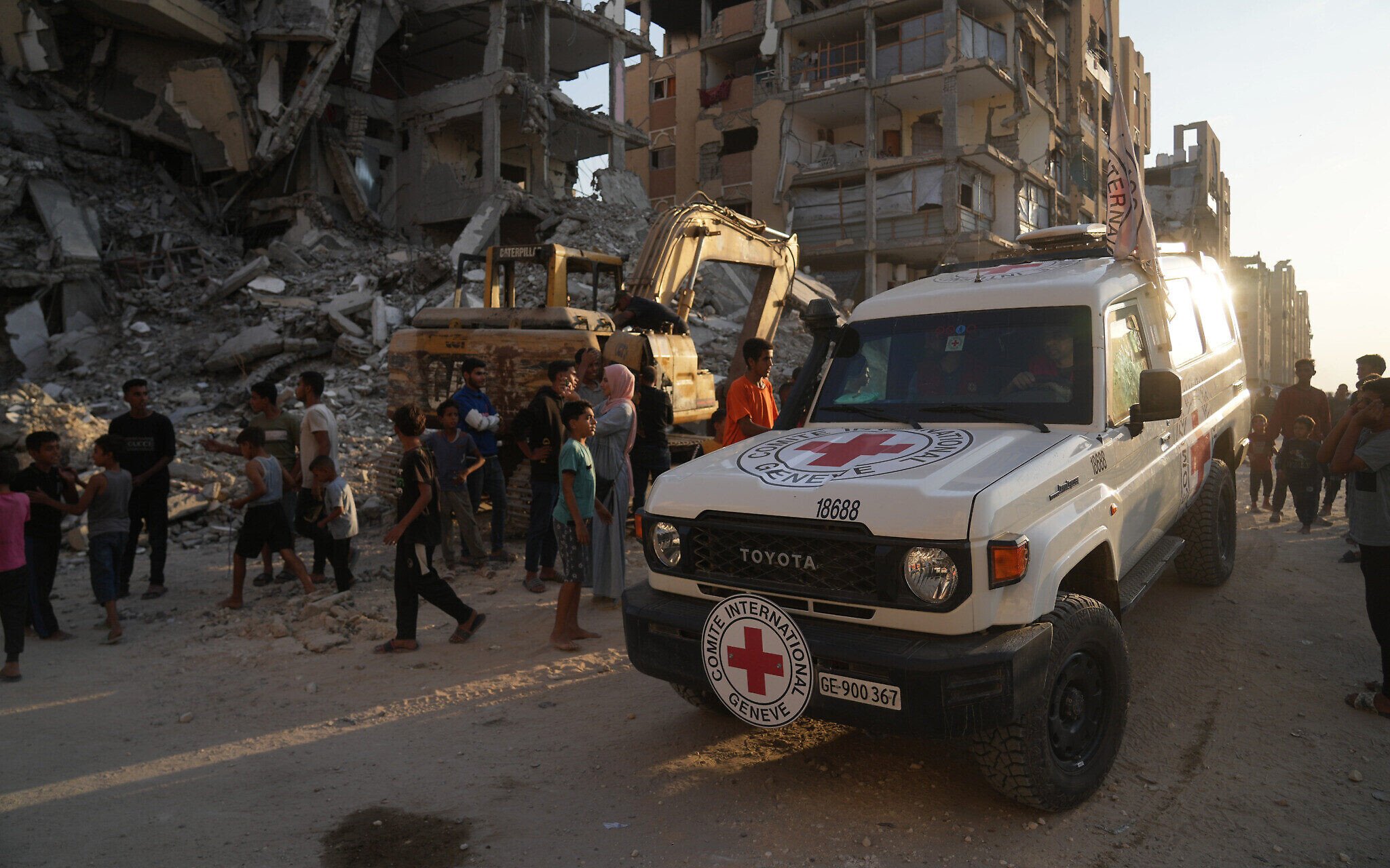 Remains of apparent hostage to be ID’d after Israeli troops retrieve casket from Gaza