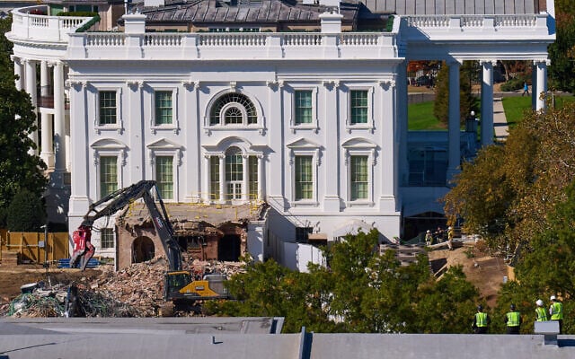 Construction workers, bottom right, atop the US Treasury, watch as work continues on a largely demolished part of the East Wing of the White House, October 23, 2025, in Washington, before construction of a new ballroom. (AP Photo/Jacquelyn Martin) Construction workers, bottom right, atop the US Treasury, watch as work continues on a largely demolished part of the East Wing of the White House, October 23, 2025, in Washington, before construction of a new ballroom. (AP Photo/Jacquelyn Martin)