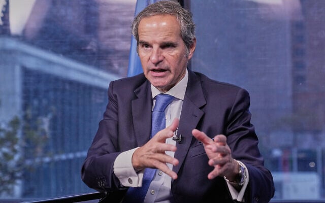 رافائل گروسی، مدیر کل آژانس بین‌المللی انرژی اتمی، در مقر سازمان ملل متحد، ۲۹ اکتبر ۲۰۲۵ مصاحبه می‌کند.