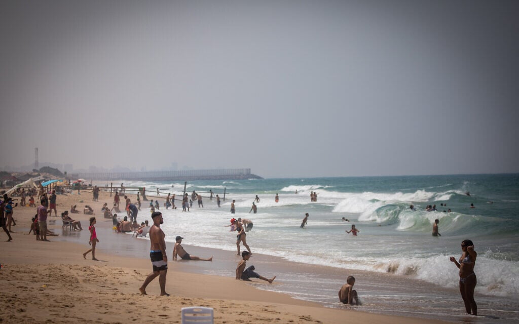 People at Zikim beach, southern Israel, on August 29, 2020. (Yonatan Sindel/Flash90)