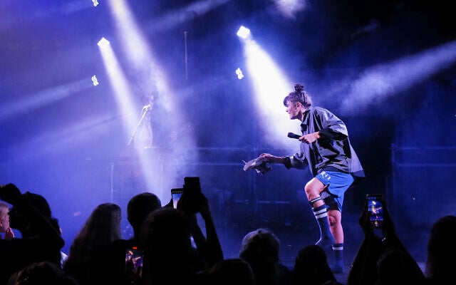 Israeli singer Noga Erez performs in Katzrin on October 4, 2023 (Photo by Michael Giladi/Flash90)