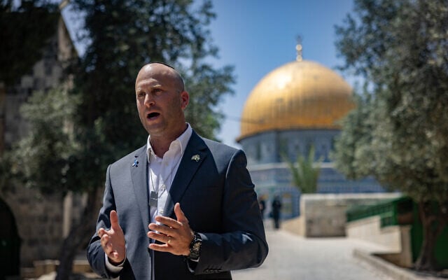MK Yitzhak Kroizer visits the Temple Mount in Jerusalem, May 26, 2025. (Yonatan Sindel/Flash90)