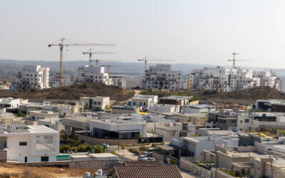 Construction in the southern city of Sderot, July 28, 2025. (Yossi Aloni/FLASH90)