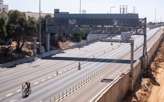 The empty streets in south Tel Aviv, on Yom Kippur, October 2, 2025 (Dor Pazuelo/Flash 90)