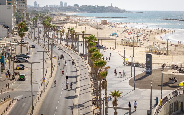 The empty streets of Tel Aviv, on Yom Kippur, October 2, 2025 (Erik Marmor/Flash 90)