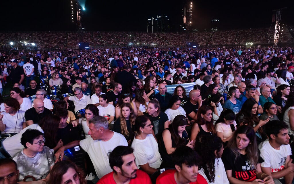 Tens of thousands of Israel attend the Bereaved Families Memorial Ceremony marking two years since the October 7, 2023, massacre, in Tel Aviv's Yarkon Park, on October 7, 2025. (Avshalom Sassoni/Flash90)