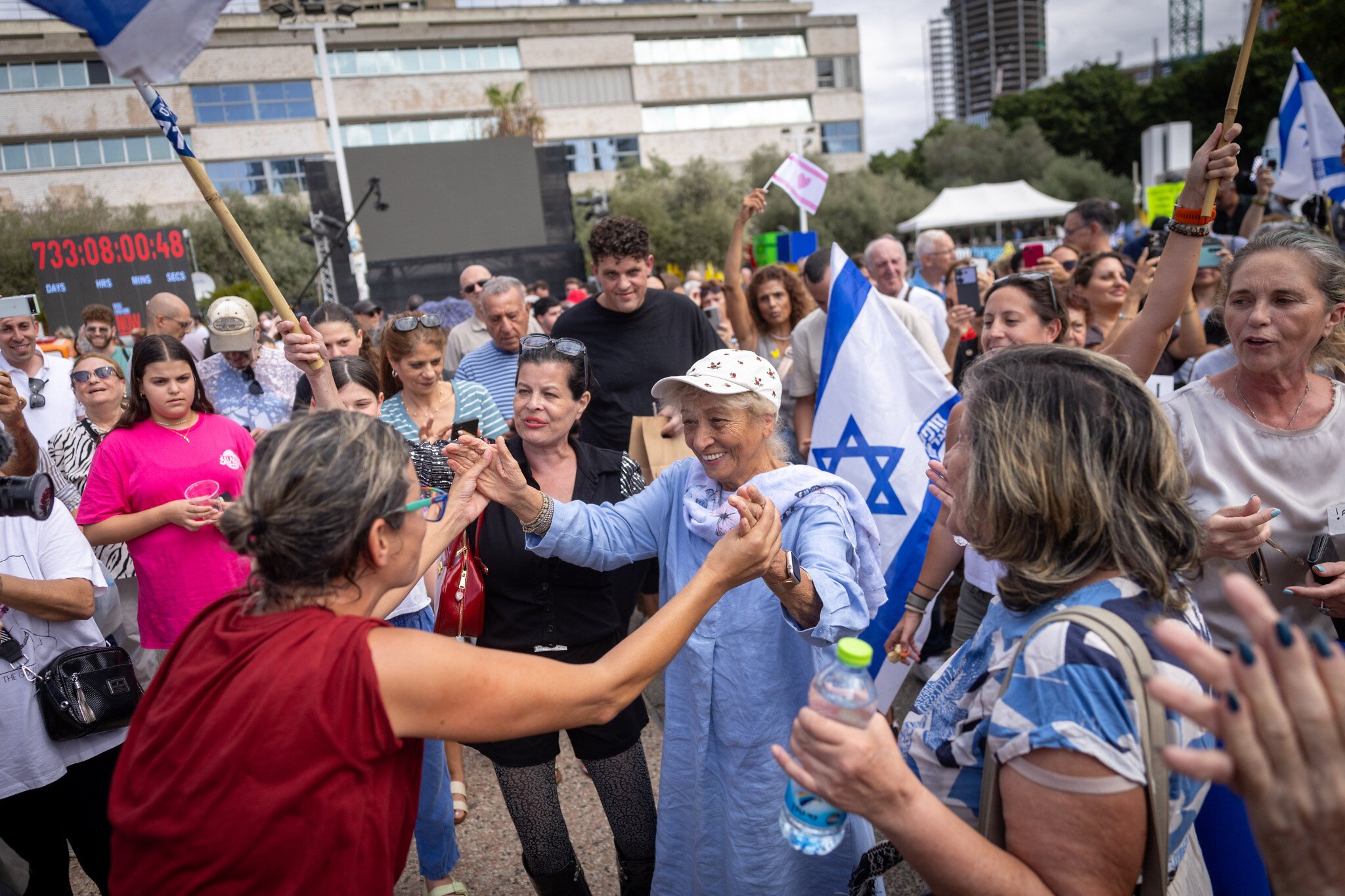 NextImg:Cabinet set to approve hostage-ceasefire deal after Israel, Hamas sign on in Egypt