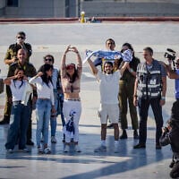 Newly released hostage Matan Zangauker (holding flag) arrives at Ichilov Hospital in Tel Aviv, October 13, 2025. (Yossi Zamir/Flash90)