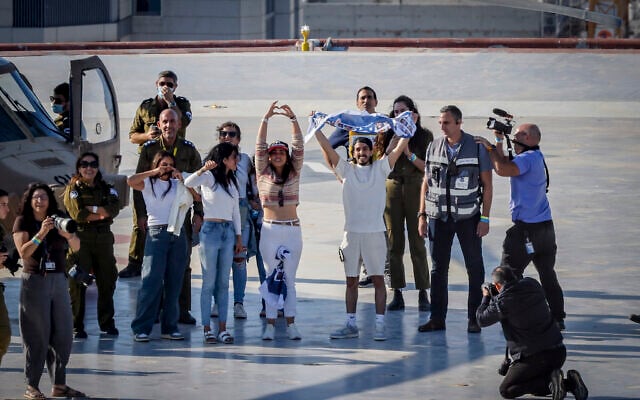 Newly released hostage Matan Zangauker (holding flag) arrives at Ichilov Hospital in Tel Aviv, October 13, 2025. (Yossi Zamir/Flash90)