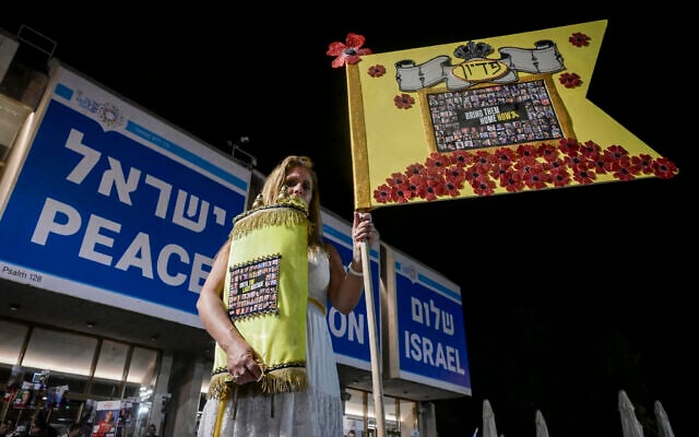 People demonstrate for the release of all hostages held in the Gaza Strip at Hostages Square in Tel Aviv, October 14, 2025. (Avshalom Sassoni/Flash90)