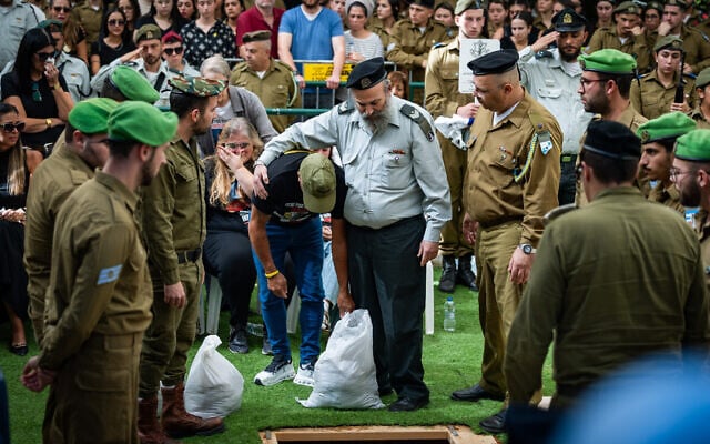 Family and friends of slain hostage Staff Sgt. Tamir Nimrodi attend his funeral at Kfar Saba Military Cemetery on October 16, 2025. (Chaim Goldberg/Flash90)