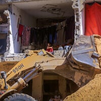 Hamas uses bulldozers to search for the bodies of Israeli hostages held in Khan Yunis, in the southern Gaza Strip, on October 18, 2025. (Photo by Saeed Mohammed/Flash90)