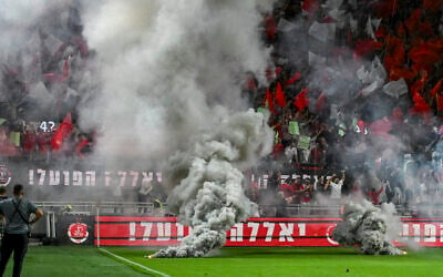 Police stand guard after the Israeli Premier League match between Hapoel Tel Aviv and Maccabi Tel Aviv was canceled at Bloomfield Stadium in Tel Aviv, on October 19, 2025. (Flash90)