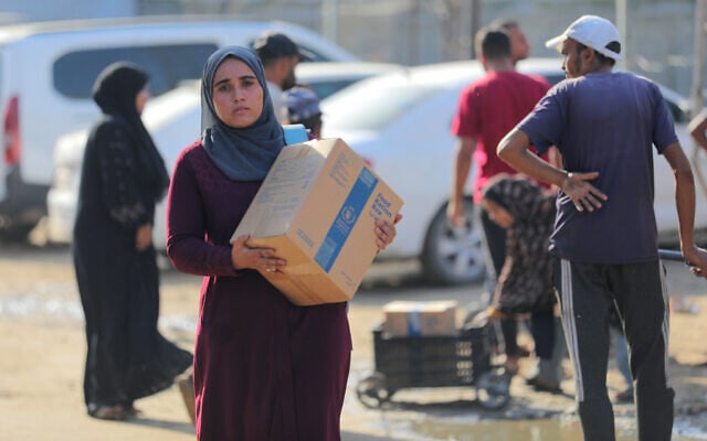 The UN's World Food Programme (WFP) provides food parcels to displaced people in Gaza City, October 23, 2025. (Ali Hassan/Flash90) The UN's World Food Programme (WFP) provides food parcels to displaced people in Gaza City, October 23, 2025. (Ali Hassan/Flash90)