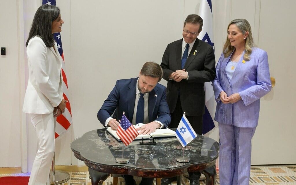 President Isaac Herzog and his wife Michal welcome US President JD Vance and Second Lady Usha in Jerusalem on October 22, 2025 (Ma’ayan Toaf/GPO)