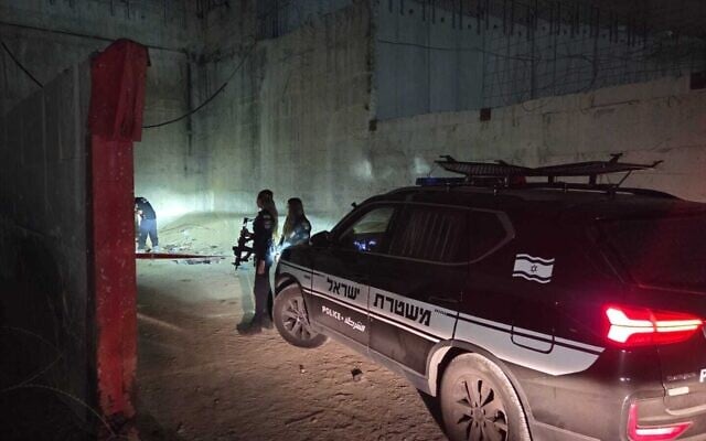 cap Police investigate the death of a Palestinian man after his body was found in northern Jerusalem, near the West Bank security barrier on October 5, 2025. (Israel Police)