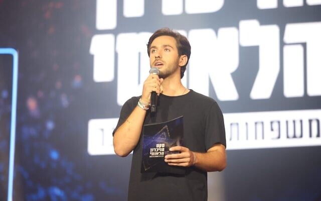 Released hostage Omer Shem Tov speaks at Israel's national October 7, 2023, memorial ceremony in Tel Aviv, October 7, 2025. (Alon Levin/Pro-Democracy Protest Movement)