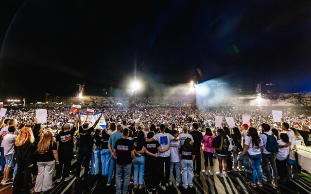 At the end of the Kumu October 7 ceremony in Tel Aviv, on October 7, 2025. (Courtesy Eclipse Media)