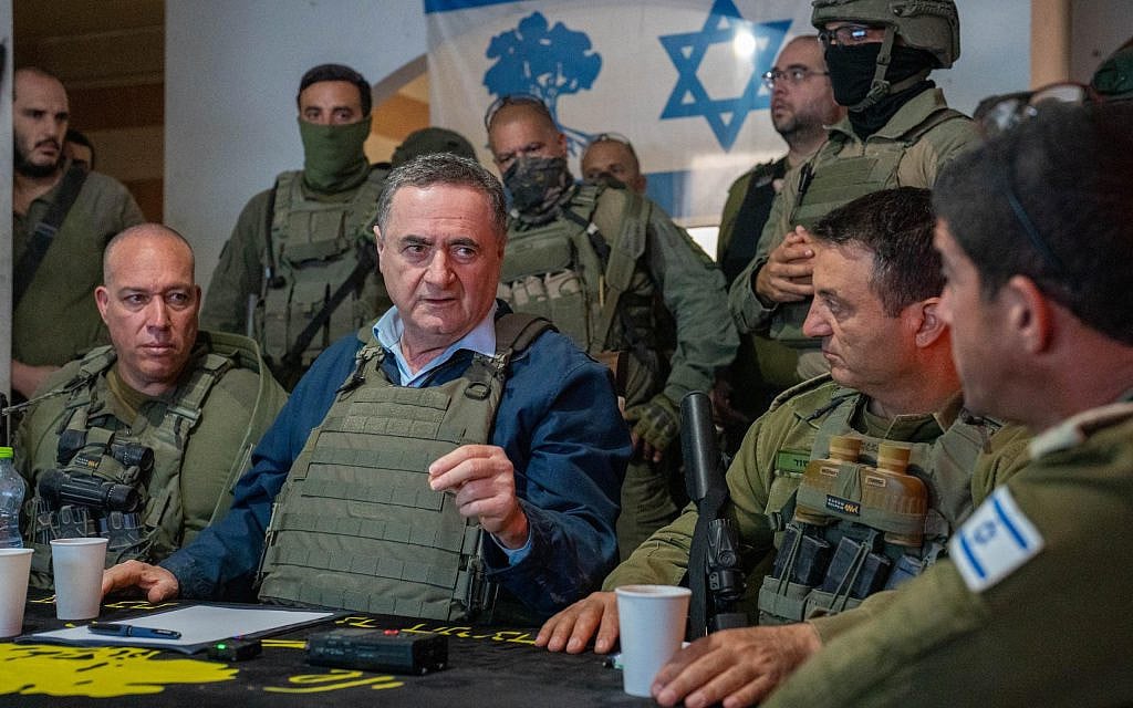 Defense Minister Israel Katz (center) speaks with officers, including Southern Command chief Maj, Gen. Yaniv Asor (right) and 36th Division commander Brig. Gen. Moran Omer, in Gaza City, October 8, 2025. (Ariel Hermoni/Defense Ministry)