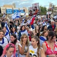 Israelis gather in Tel Aviv's Hostages Square to await the release of hostages from Gaza, October 13, 2025 (Yael Gadot / Pro-Democracy Protest Movement)