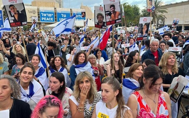 Israelis gather in Tel Aviv's Hostages Square to await the release of hostages from Gaza, October 13, 2025 (Yael Gadot / Pro-Democracy Protest Movement) Israelis gather in Tel Aviv's Hostages Square to await the release of hostages from Gaza, October 13, 2025 (Yael Gadot / Pro-Democracy Protest Movement)