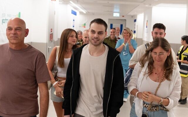 Alon Ohel at the hospital following his release from captivity on October 13, 2025. (Government Press Office) Alon Ohel at the hospital following his release from captivity on October 13, 2025. (Government Press Office)