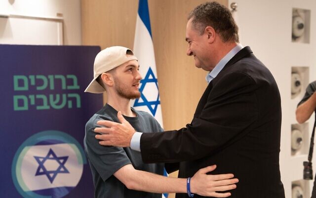 Defense Minister Israel Katz meets with released hostage soldier Bar Kupershtein at Sheba Hospital, October 15, 2025. (Ariel Hermoni/Defense Ministry)