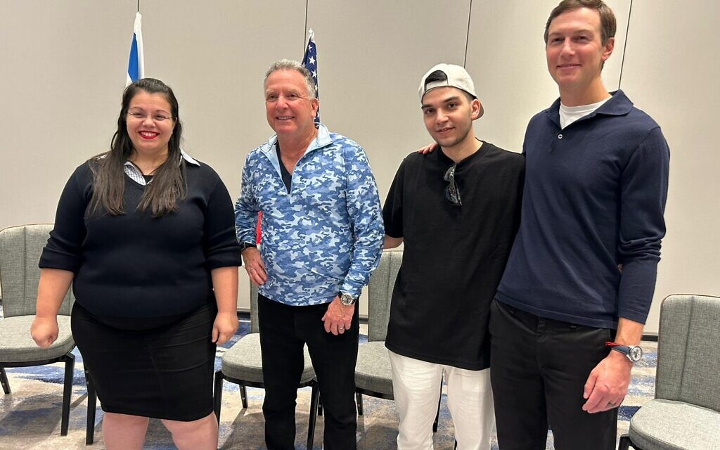 Released hostage Yosef-Chaim Ohana (second from R) and his mother, Miri Ben Ami (L) meet with US envoy Steve Witkoff (second from L) and Jared Kushner (R). (Hostages and Missing Families Forum)