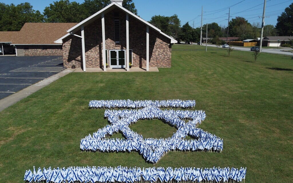 Flags planted as part of the Flags of Fellowship campaign in honor of the second anniversary of the Hamas massacre of October 7, 2023 (IFCJ)