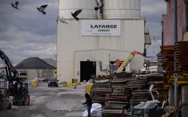 A facility of French industrial cement supplier Lafarge, in Brooklyn, New York, on November 15, 2021. (Ed Jones/AFP) A facility of French industrial cement supplier Lafarge, in Brooklyn, New York, on November 15, 2021. (Ed Jones/AFP)