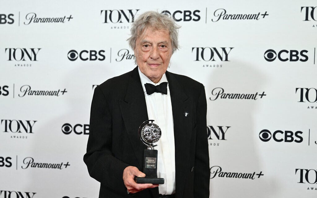 British playwright Tom Stoppard poses with the award for Best Play "Leopoldstadt" in the Radio Hotel press room during the 76th Tony Awards, in New York City on June 11, 2023. (ANGELA WEISS / AFP)