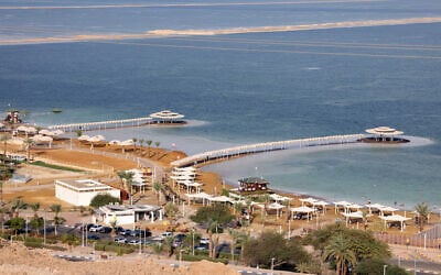 A general view shows the Dead Sea in the Israeli resort town of Ein Bokek on October 18, 2024. (AHMAD GHARABLI / AFP)