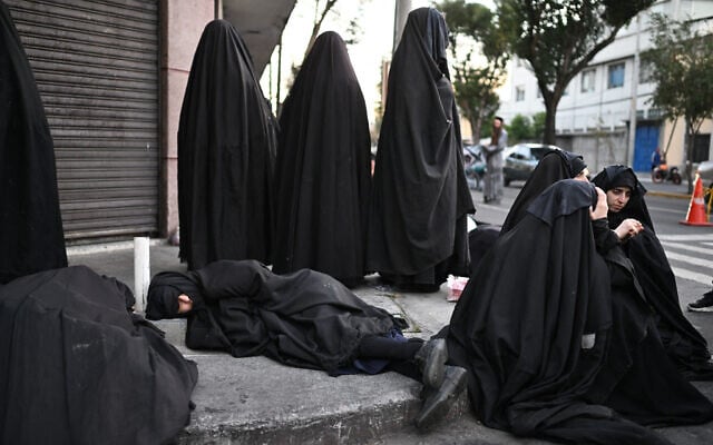 Illustrative: Members of the Lev Tahor Jewish sect attend a protest outside the Alida Espana de Arana special education school where their children were taken by authorities in Guatemala City on January 15, 2025. (Johan ORDONEZ / AFP) Illustrative: Members of the Lev Tahor Jewish sect attend a protest outside the Alida Espana de Arana special education school where their children were taken by authorities in Guatemala City on January 15, 2025. (Johan ORDONEZ / AFP)