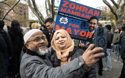 Supporters of Democratic New York City mayoral candidate Zohran Mamdani pose for a selfie during a campaign event on November 1, 2025, in the Queens borough of New York City. (STEPHANIE KEITH / GETTY IMAGES NORTH AMERICA / Getty Images via AFP) Supporters of Democratic New York City mayoral candidate Zohran Mamdani pose for a selfie during a campaign event on November 1, 2025, in the Queens borough of New York City. (STEPHANIE KEITH / GETTY IMAGES NORTH AMERICA / Getty Images via AFP)