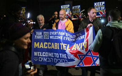 Pro-Israel protesters march to demonstrate at Villa Park in Birmingham, central England, on November 6, 2025, ahead of the UEFA Europa League league-stage football match between Aston Villa and Maccabi Tel Aviv. (Oli SCARFF / AFP)