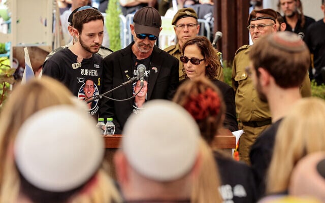 The family of Cpt. Omer Neutra during his funeral at the Kiryat Shaul Military Cemetery, in Tel Aviv, on November 7, 2025 (Jack GUEZ / AFP) The family of Cpt. Omer Neutra during his funeral at the Kiryat Shaul Military Cemetery, in Tel Aviv, on November 7, 2025 (Jack GUEZ / AFP)