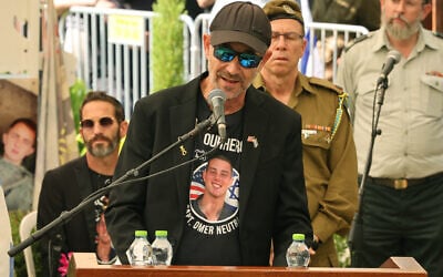 Ronen Neutra speaks at the funeral of his son Captain Omer Neutra, a tank platoon commander who was killed battling invading Hamas terrorists on October 7, 2023, and his body abducted to Gaza, at the Kiryat Shaul Military Cemetery, in Tel Aviv, on November 7, 2025. (Jack GUEZ / AFP)