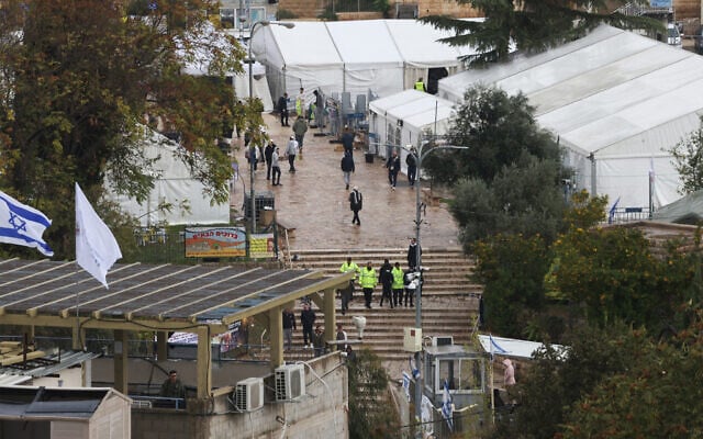 Settlers in Hebron for an annual pilgrimage to mark the Torah reading of Chayei Sarah, November 15, 2025 (HAZEM BADER / AFP) Settlers in Hebron for an annual pilgrimage to mark the Torah reading of Chayei Sarah, November 15, 2025 (HAZEM BADER / AFP)