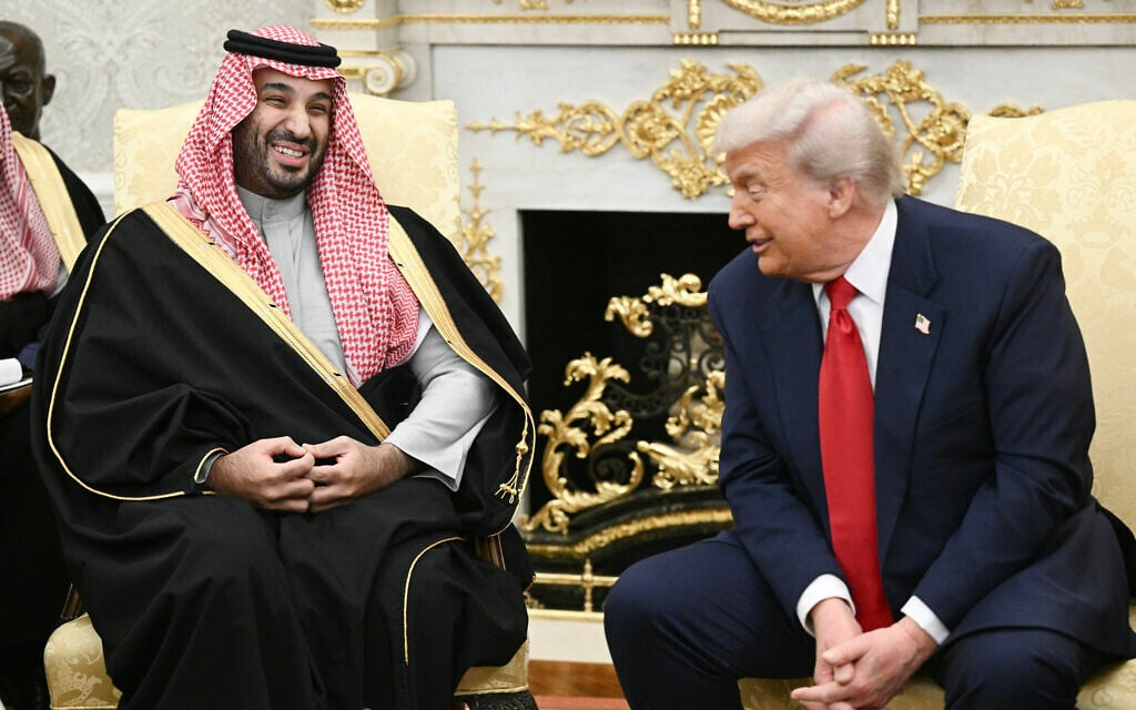US President Donald Trump meets with Crown Prince of Saudi Arabia Mohammed bin Salman in the Oval Office of the White House in Washington, DC on November 18, 2025. (Brendan SMIALOWSKI / AFP)